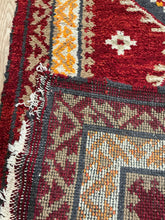 Load image into Gallery viewer, Kurdish Serapi - 2&#39;7” X 8&#39;2”
