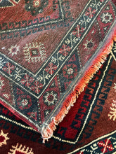 Load image into Gallery viewer, Turkish Hamadan - 2&#39;5” X 4&#39;0”
