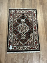 Load image into Gallery viewer, Indian Mahi [Wool + Sillk] - 2'0” X 3'1”
