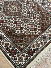 Load image into Gallery viewer, Indian Mahi [Wool + Sillk] - 2'1” X 3'1”
