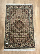 Load image into Gallery viewer, Indian Mahi [Wool + Sillk] - 2&#39;8” X 4&#39;1”
