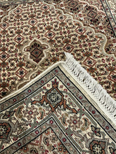 Load image into Gallery viewer, Indian Mahi [Wool + Sillk] - 2&#39;8” X 4&#39;1”
