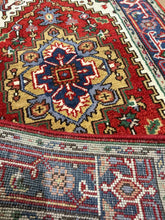 Load image into Gallery viewer, Indian Heriz - 2&#39;11” X 4&#39;11”
