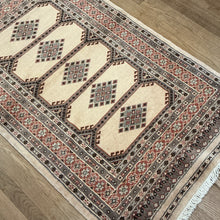 Load image into Gallery viewer, Pakistani Bukhara - 3'1” X 5'6”
