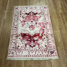 Load image into Gallery viewer, Indian Heriz - 4'0” X 6'0”
