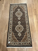 Load image into Gallery viewer, Indian Mahi [Wool + Sillk] - 2&#39;8” X 6&#39;2”
