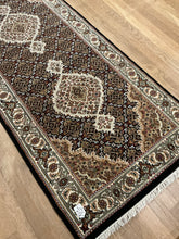 Load image into Gallery viewer, Indian Mahi [Wool + Sillk] - 2&#39;8” X 6&#39;2”
