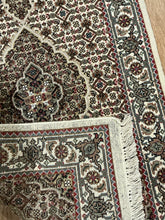 Load image into Gallery viewer, Indian Mahi [Wool + Sillk] - 2&#39;6” X 6&#39;8”

