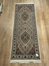Load image into Gallery viewer, Indian Mahi [Wool + Sillk] - 2&#39;6” X 6&#39;8”
