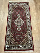 Load image into Gallery viewer, Indian Mahi [Wool + Sillk] - 2&#39;9” X 6&#39;1”
