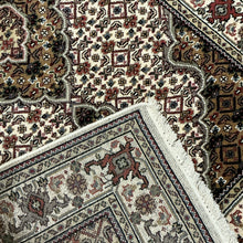 Load image into Gallery viewer, Indian Mahi [Wool + Sillk] - 3'0” X 4'11”
