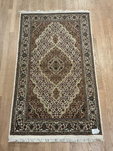 Load image into Gallery viewer, Indian Mahi [Wool + Sillk] - 3&#39;0” X 5&#39;0”

