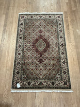 Load image into Gallery viewer, Indian Mahi [Wool + Sillk] - 3&#39;0” X 5&#39;0”

