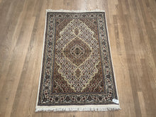 Load image into Gallery viewer, Indian Mahi [Wool + Sillk] - 3&#39;0” X 5&#39;1”
