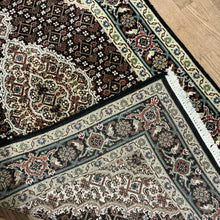 Load image into Gallery viewer, Indian Mahi [Wool + Sillk] - 3'0” X 5'3”
