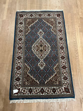Load image into Gallery viewer, Indian Mahi [Wool + Sillk] - 3&#39;1” X 5&#39;2”
