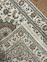 Load image into Gallery viewer, Indian Nain [Wool + Silk] - 2&#39;9” X 6&#39;8”
