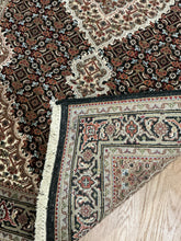 Load image into Gallery viewer, Indian Mahi [Wool + Sillk] - 3&#39;1” X 5&#39;3”
