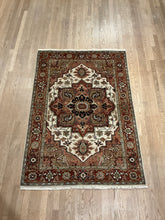 Load image into Gallery viewer, Indian Heriz - 4'1” X 5'10”
