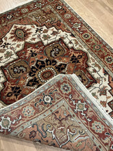 Load image into Gallery viewer, Indian Heriz - 4'1” X 5'10”
