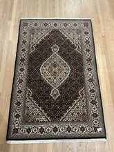 Load image into Gallery viewer, Indian Mahi [Wool + Sillk] - 3&#39;11” X 6&#39;0”
