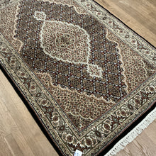 Load image into Gallery viewer, Indian Mahi [Wool + Sillk] - 4'0” X 6'3”
