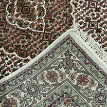 Load image into Gallery viewer, Indian Mahi [Wool + Sillk] - 4'1” X 6'4”
