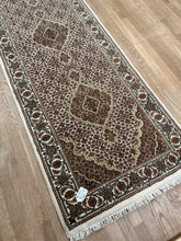 Load image into Gallery viewer, Indian Mahi [Wool + Sillk] - 2&#39;8” X 8&#39;5”
