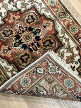 Load image into Gallery viewer, Indian Heriz - 2'6” X 9'9”
