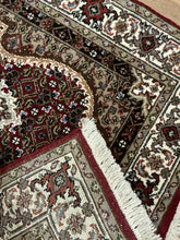 Load image into Gallery viewer, Indian Mahi [Wool + Sillk] - 2&#39;7” X 9&#39;11”
