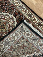 Load image into Gallery viewer, Indian Mahi [Wool + Sillk] - 2&#39;8” X 10&#39;0”
