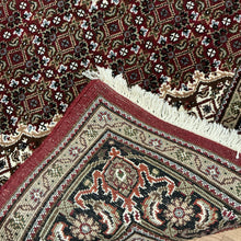 Load image into Gallery viewer, Indian Mahi [Wool + Sillk] - 5&#39;0” X 7&#39;0”
